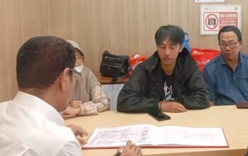 Komisioner Komnas HAM Temui Ortu Aktivis KontraS, Mendoakan Pulihnya Andrie Yunus