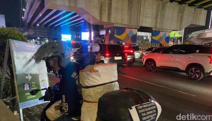 “Uniknya Pemudik dari Jakarta: Bawa Burung Kenari Sebagai Oleh-oleh ke Indramayu”