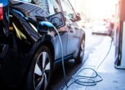 1. “Penurunan Drastis Penjualan Mobil Listrik Global: Dampak Berakhirnya Program Insentif”