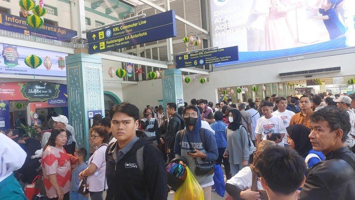 **Libur Nyepi-Lebaran, Stasiun Pasar Senen Terpaksa Tutup Sementara Karena Padatnya Penumpang**