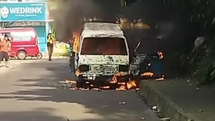 Angkot Sedang Parkir Tiba-tiba Terbakar di Depok, Kok Bisa? Petunjuk Mencegah Kebakaran Menjelang Idul Fitri!