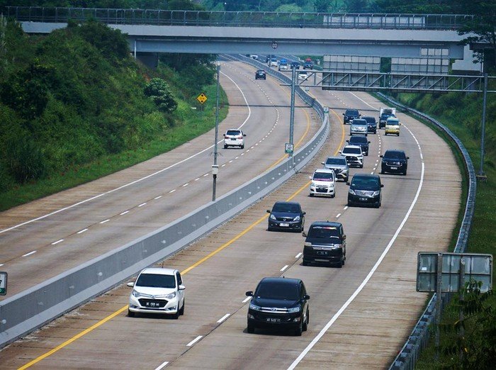 Info Arus Mudik Sore Ini: One Way Dilanjutkan hingga Tol Km 459 Salatiga, Solusi Jarang Ditemukan untuk Kelancaran Arus