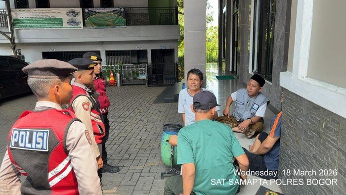 Polisi Patroli ke Sejumlah Masjid di Bogor Jelang Lebaran - Update 3