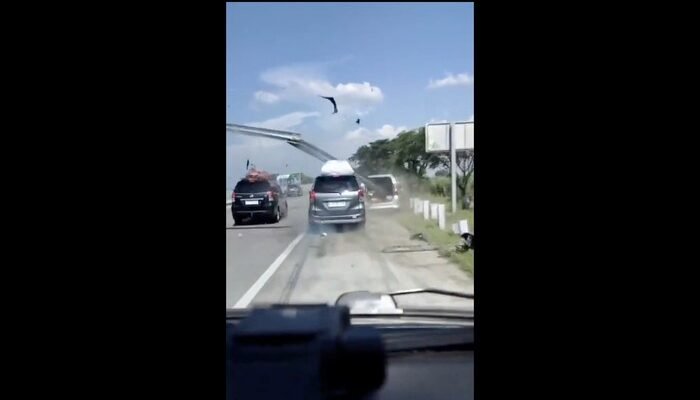 Viral Detik-detik Toyota Avanza Nabrak Guardrail di Tol Trans Jawa: Analyisis Keamanan dan Performa Mobil