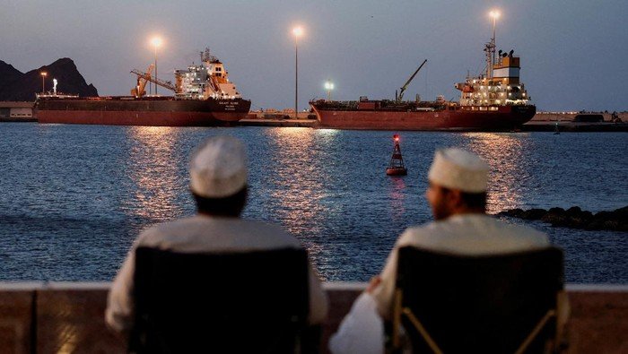 Iran vs. AS: Permainan Waktu yang Menyulitkan Ekspor Minyak