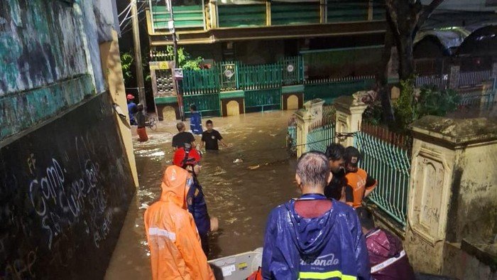 Banjir Devastasi Ciracas: Kenapa Hari Lebaran Menjadi Hari Berlalu?