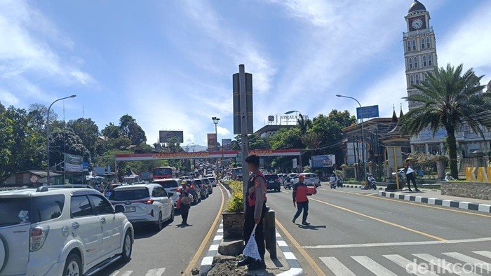 3.200 Kendaraan Menyerbu Puncak Bogor dalam Sejam, Apakah One Way Solusi Jangka Panjang?