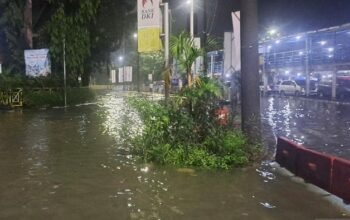 Terminal Rambutan Tergenang, Warga Terdampak Luapan Kali Cipinang