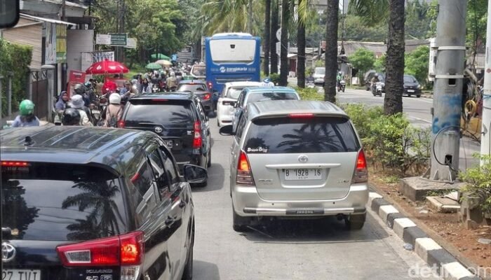“Lalin Menuju Ragunan Macet di H+2 Lebaran, Antrean Kendaraan Mengular: Tragedi Hidup di Jalan?”