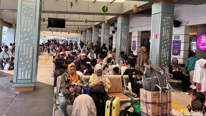 Arus Balik Senen: Makanan Daerah dalam Kardus, Cermin Budaya yang Menjanjikan.