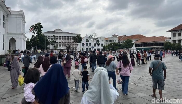 **H+5 Lebaran, Kota Tua Jadi Magnet Wisatawan Hingga Sore**