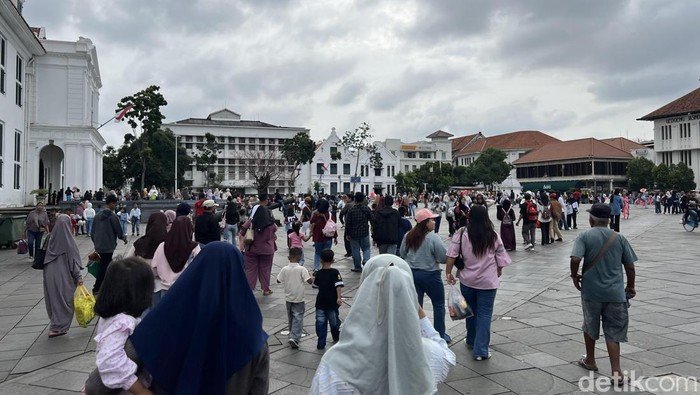 **H+5 Lebaran, Kota Tua Jadi Magnet Wisatawan Hingga Sore**