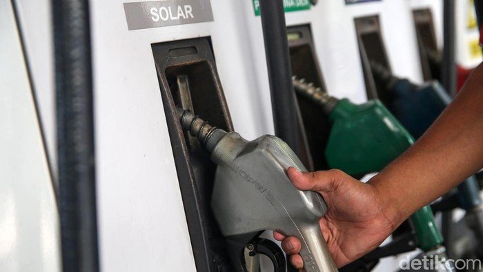 **Mobil Pribadi Pakai Solar Subsidi Bakal Dibatasi, Sehari Dijatah Segini**
